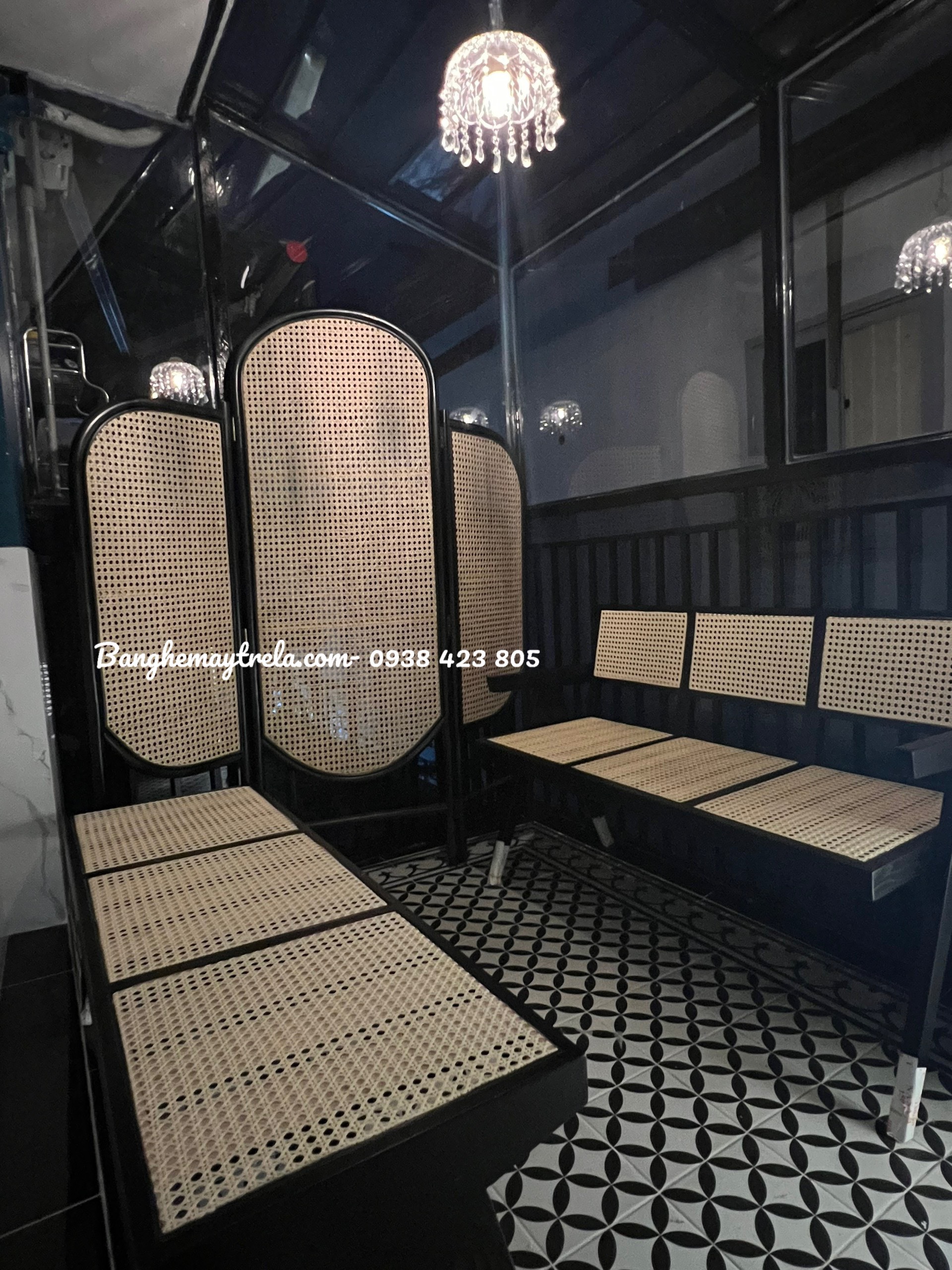 Bình phong mây khung đen kết hợp lưới